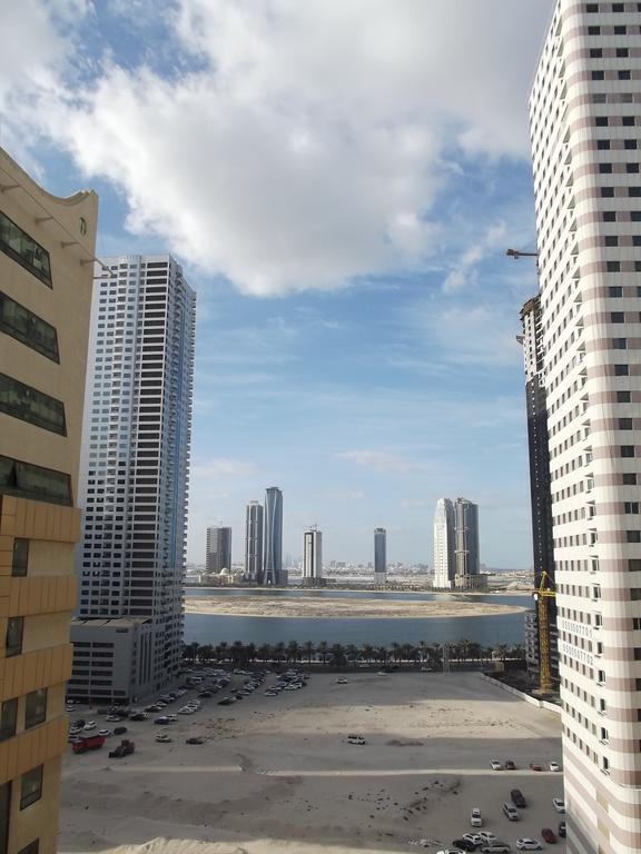 Emirates Palace Hotel Suites Sharjah Esterno foto